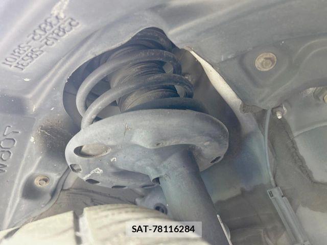 Toyota VOXY 2017-08 8210935-19
