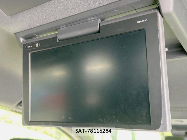 Toyota VOXY 2017-08 8210935-2