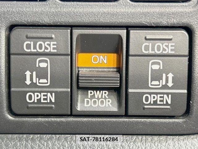Toyota VOXY 2017-08 8210935-5