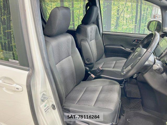 Toyota VOXY 2017-08 8210935-7