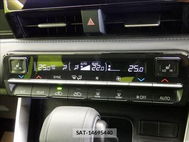 Toyota VOXY 2025-09 8210904-11