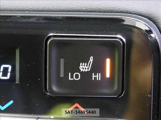Toyota VOXY 2025-09 8210904-12