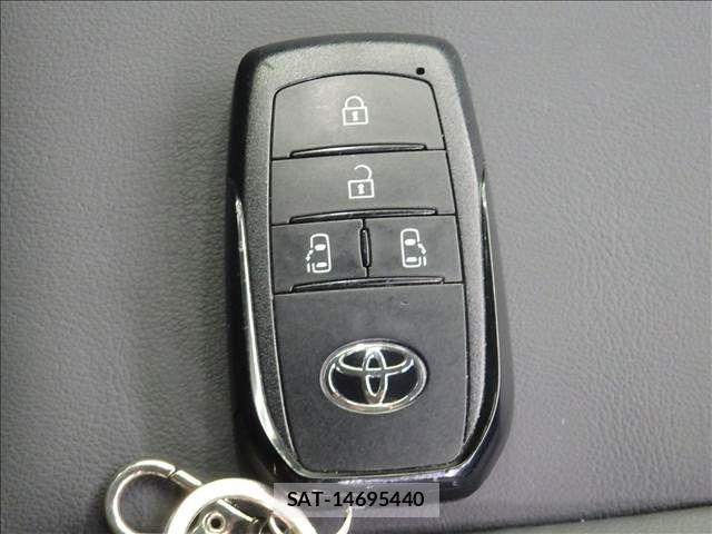 Toyota VOXY 2025-09 8210904-15
