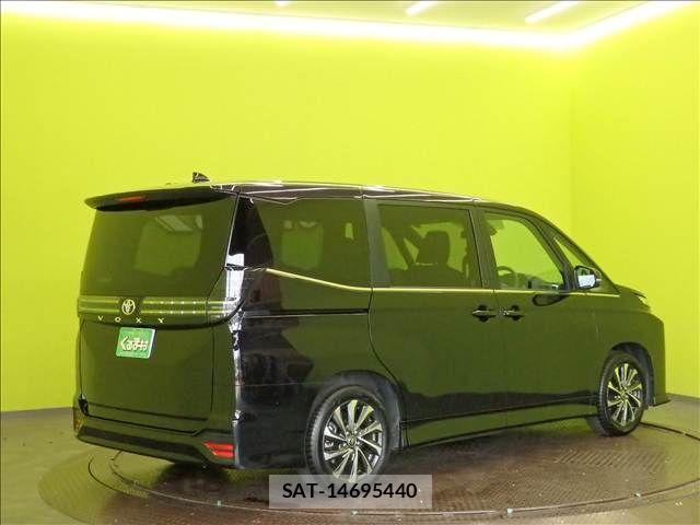 Toyota VOXY 2025-09 8210904-1