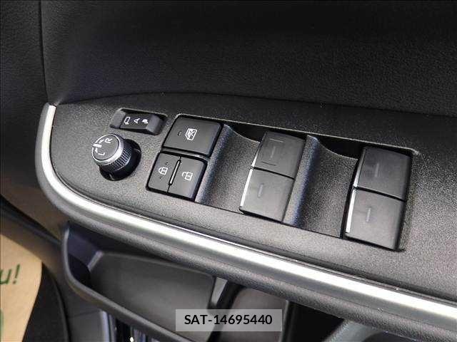 Toyota VOXY 2025-09 8210904-20
