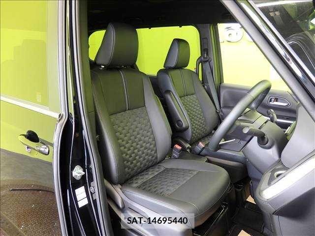 Toyota VOXY 2025-09 8210904-22