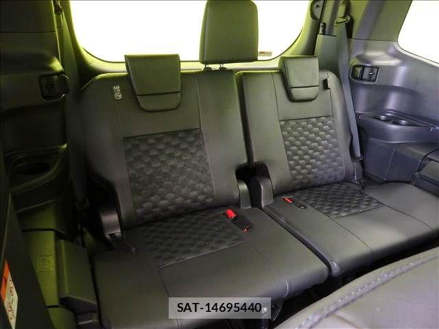 Toyota VOXY 2025-09 8210904-25