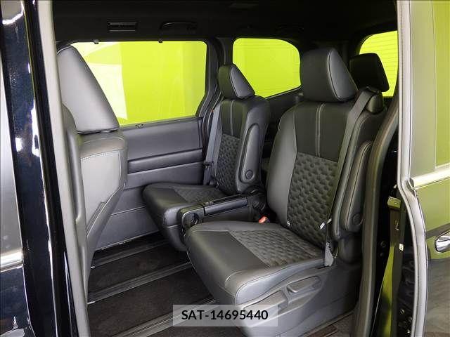 Toyota VOXY 2025-09 8210904-28