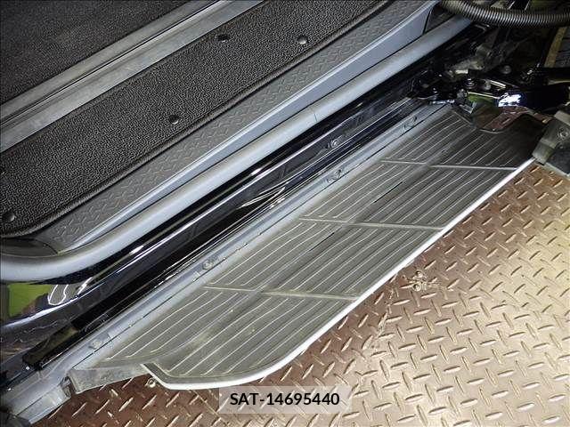 Toyota VOXY 2025-09 8210904-7