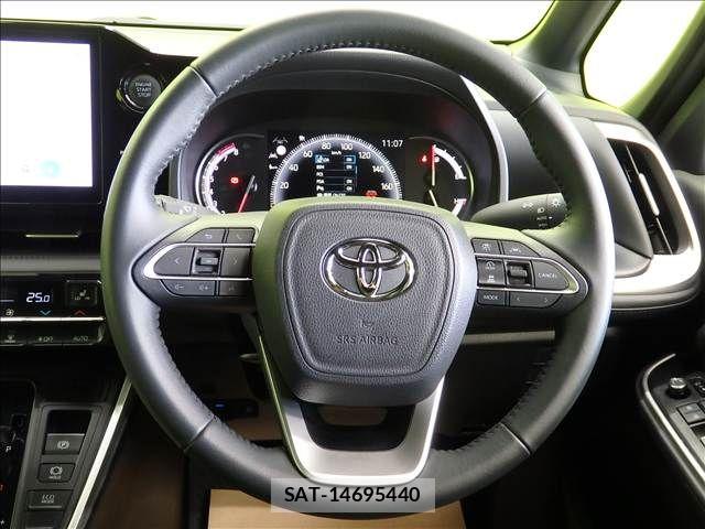 Toyota VOXY 2025-09 8210904-8