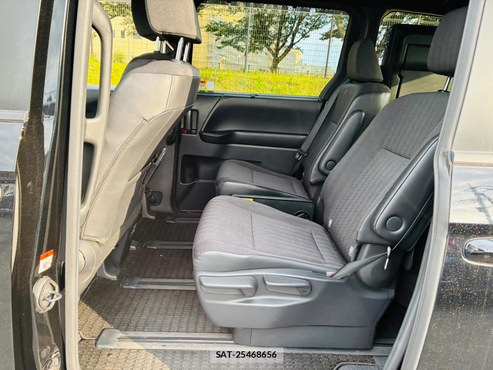 Toyota VOXY 2023-10 8080430-9