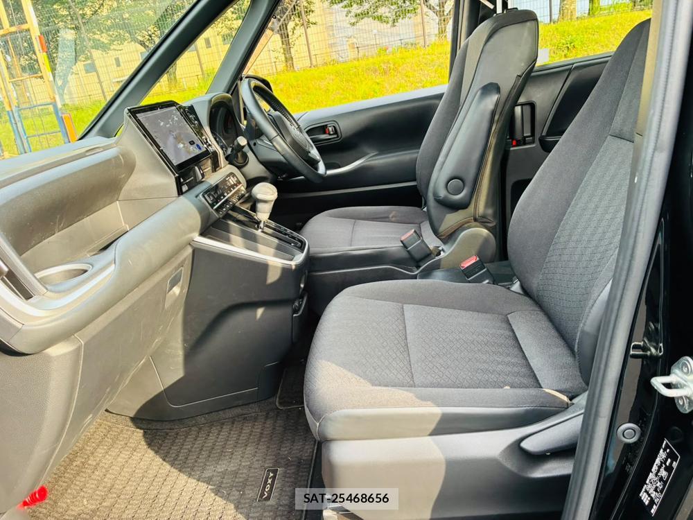 Toyota VOXY 2023-10 8080430-10