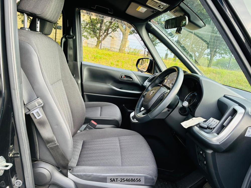 Toyota VOXY 2023-10 8080430-11