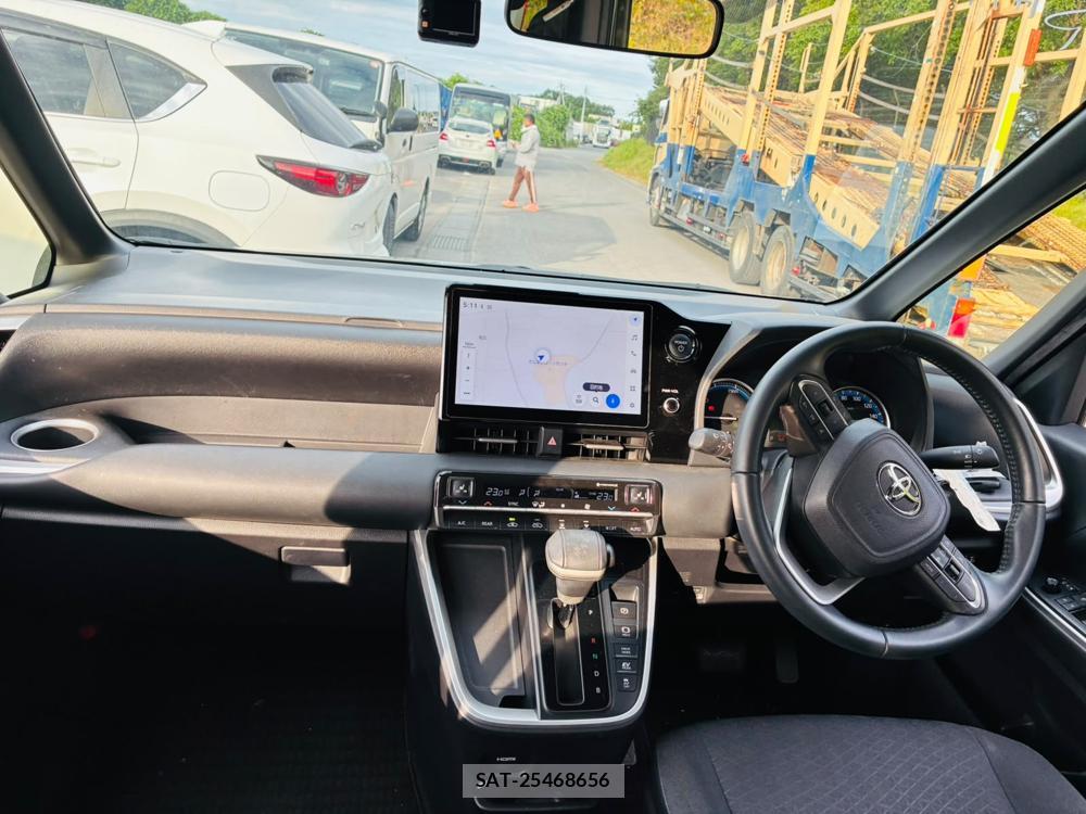 Toyota VOXY 2023-10 8080430-12