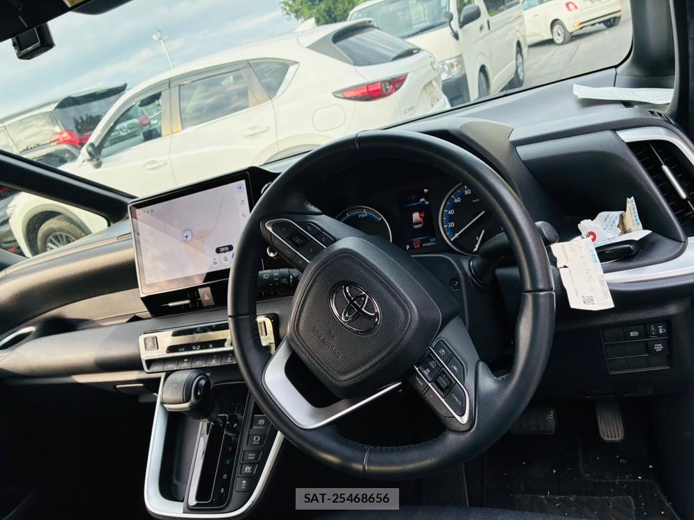 Toyota VOXY 2023-10 8080430-14