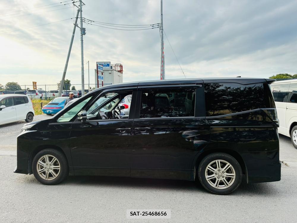 Toyota VOXY 2023-10 8080430-1