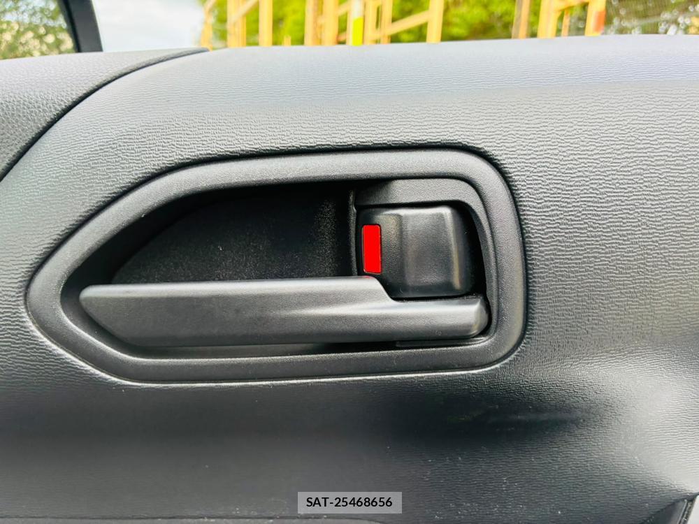 Toyota VOXY 2023-10 8080430-19