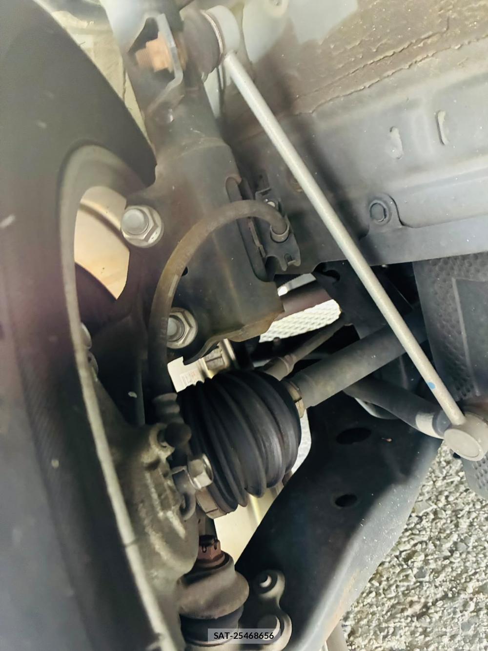 Toyota VOXY 2023-10 8080430-33