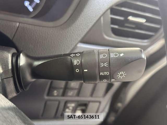 Toyota VOXY 2016-12 8210947-11