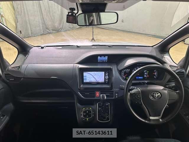 Toyota VOXY 2016-12 8210947-17