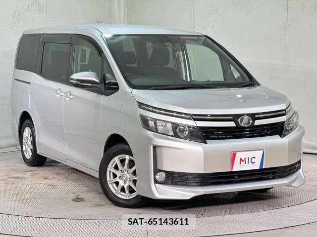 Toyota VOXY 2016-12 8210947-1