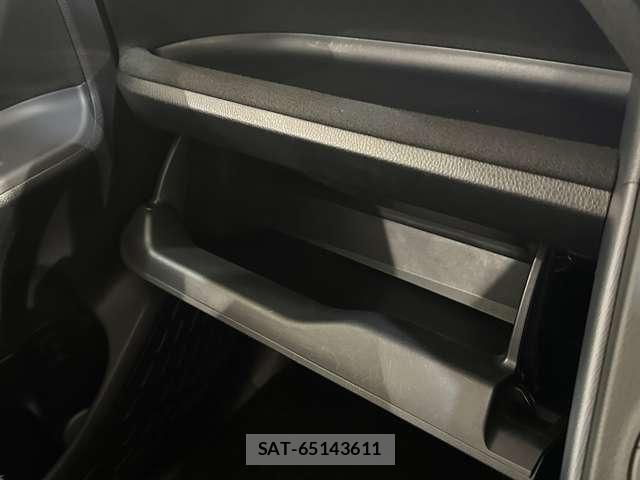Toyota VOXY 2016-12 8210947-26