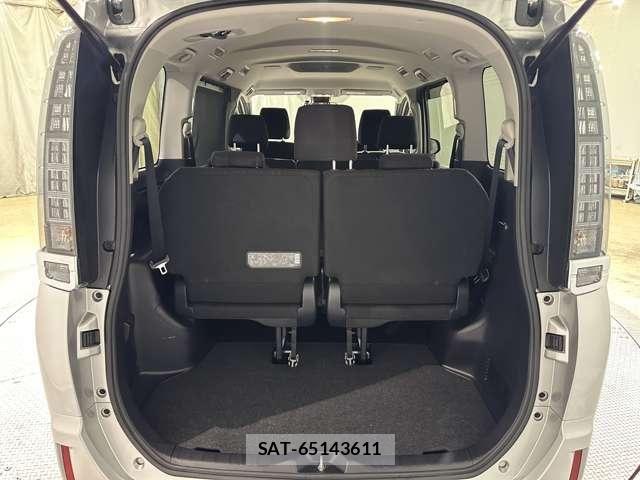 Toyota VOXY 2016-12 8210947-28