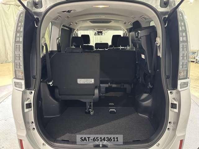 Toyota VOXY 2016-12 8210947-29