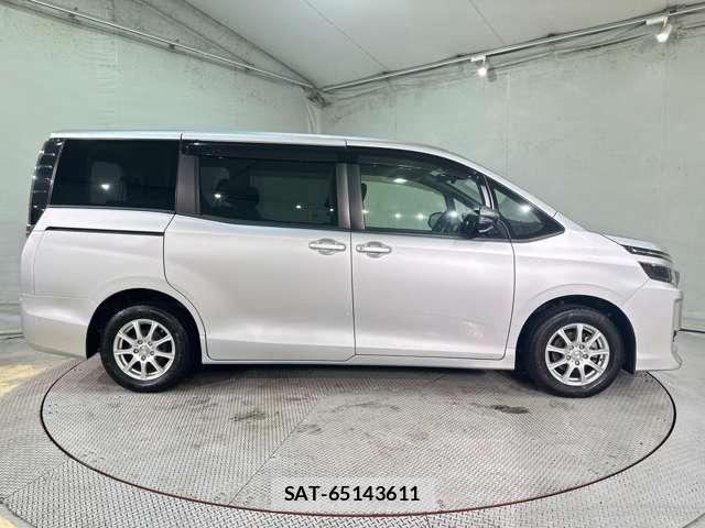 Toyota VOXY 2016-12 8210947-3