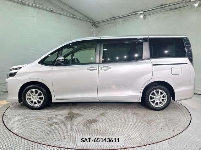 Toyota VOXY 2016-12 8210947-7