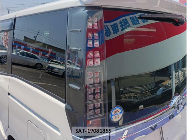 Toyota VOXY 2014-08 8210943-9