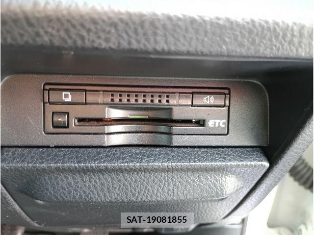 Toyota VOXY 2014-08 8210943-10