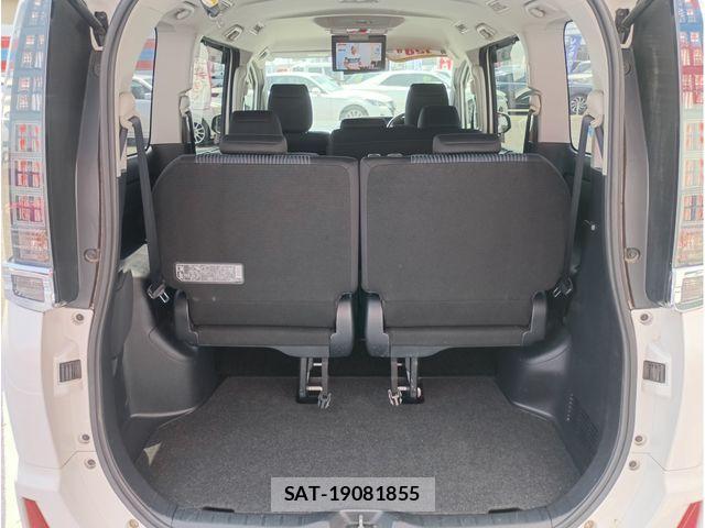Toyota VOXY 2014-08 8210943-18