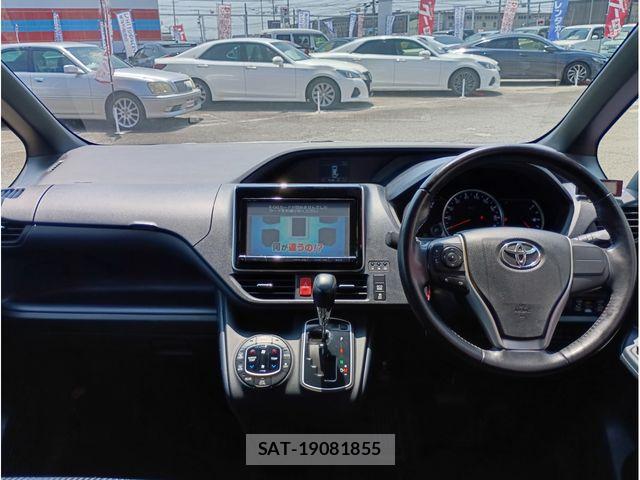 Toyota VOXY 2014-08 8210943-19