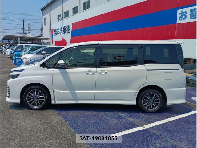 Toyota VOXY 2014-08 8210943-3