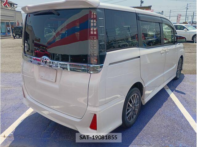 Toyota VOXY 2014-08 8210943-6