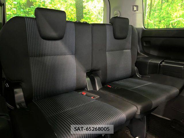 Toyota VOXY 2014-04 8210952-9