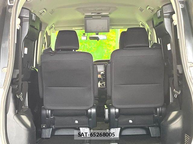 Toyota VOXY 2014-04 8210952-10