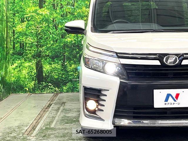 Toyota VOXY 2014-04 8210952-11