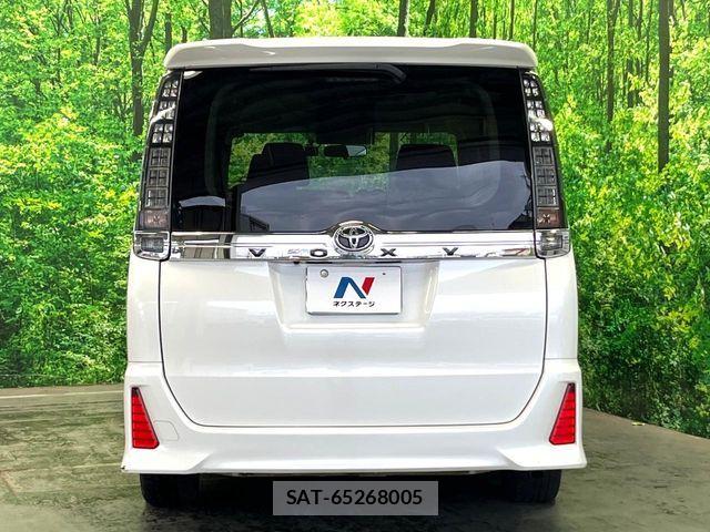 Toyota VOXY 2014-04 8210952-14