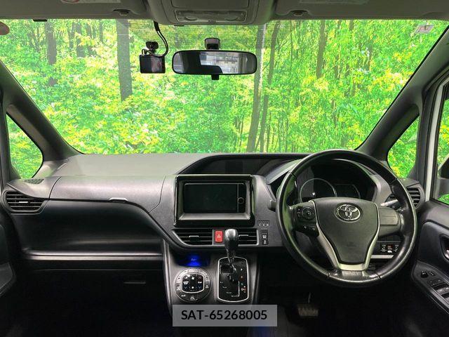 Toyota VOXY 2014-04 8210952-1