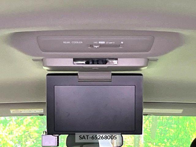 Toyota VOXY 2014-04 8210952-4