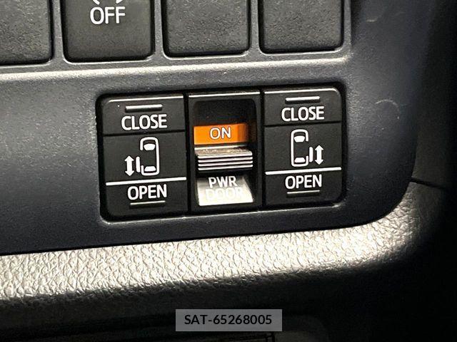 Toyota VOXY 2014-04 8210952-5
