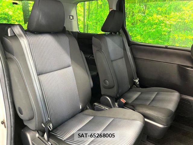 Toyota VOXY 2014-04 8210952-8