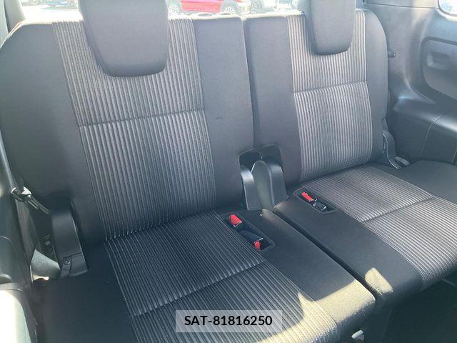 Toyota VOXY 2017-08 8210936-11