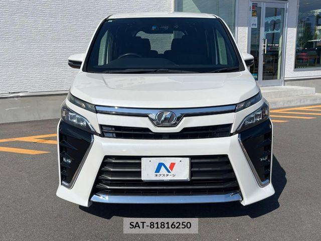 Toyota VOXY 2017-08 8210936-13
