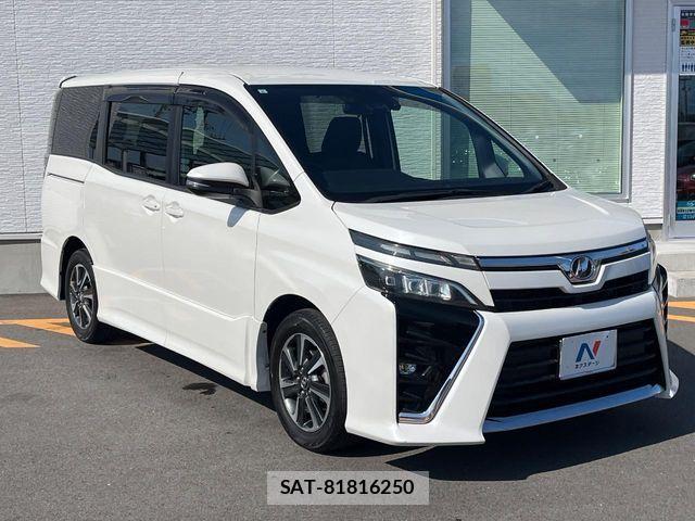Toyota VOXY 2017-08 8210936-15