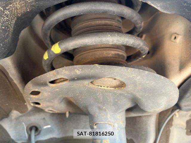 Toyota VOXY 2017-08 8210936-19