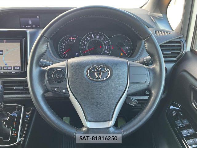 Toyota VOXY 2017-08 8210936-6