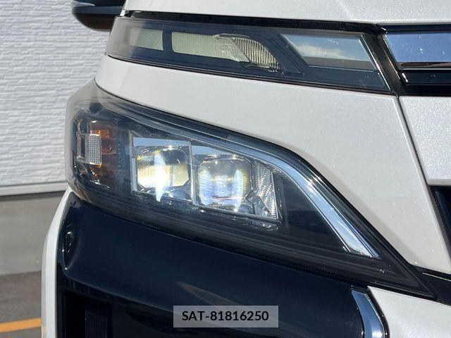 Toyota VOXY 2017-08 8210936-7